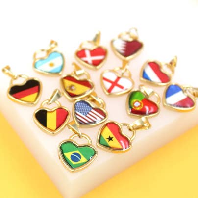 Colgante esmaltado con banderas chapadas en oro de 18 quilates para venta al por mayor de MIA Jewelry