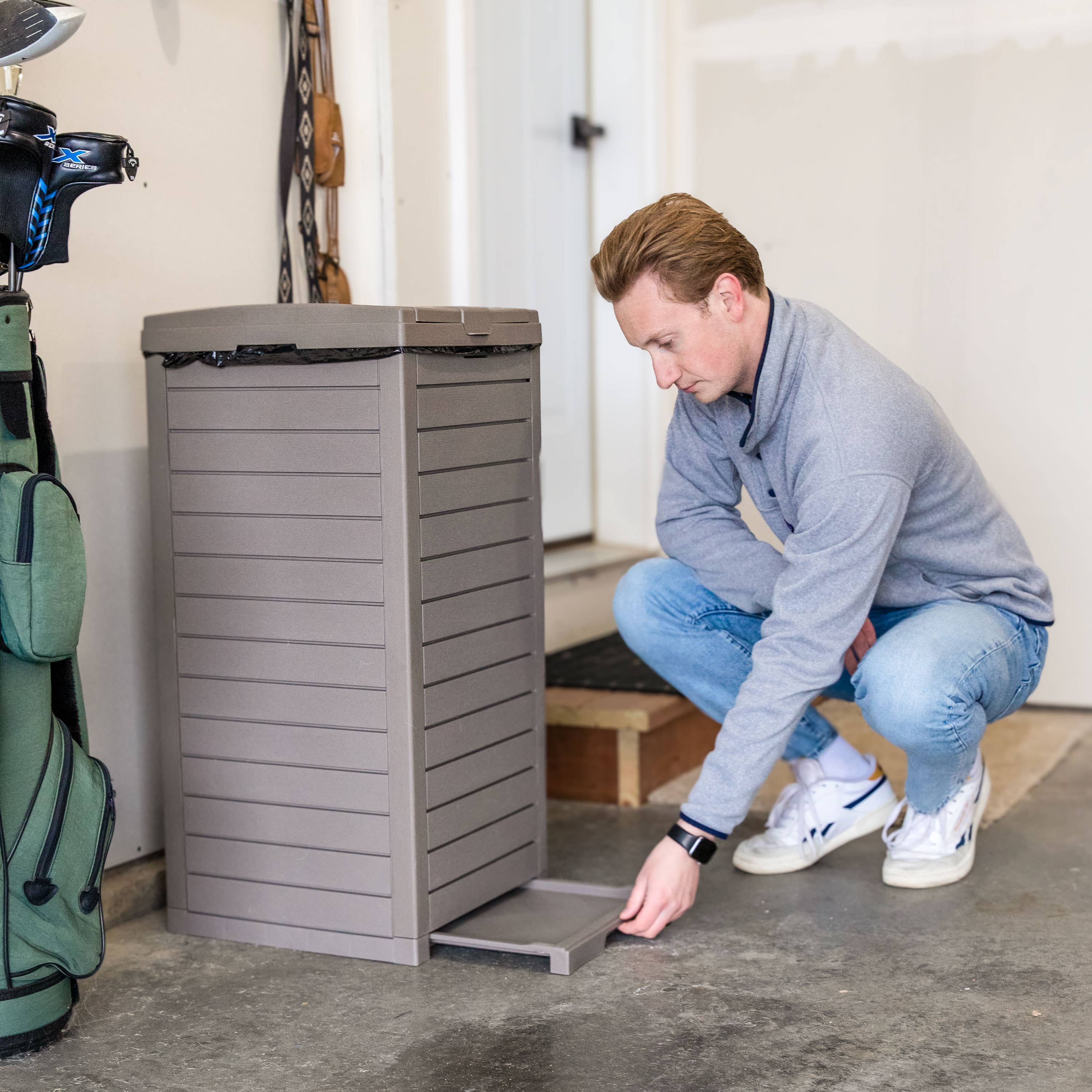 Sunnydaze Decor - Wholesale Trashcan/Trash Bin - 39-gal Outdoor Trash Can with Lid and Drip Tray - Light Gray9