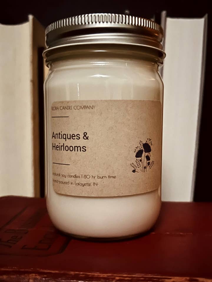 Bougie 12 oz pour antiquités et objets de famille pour la vente par Flora Candle Company