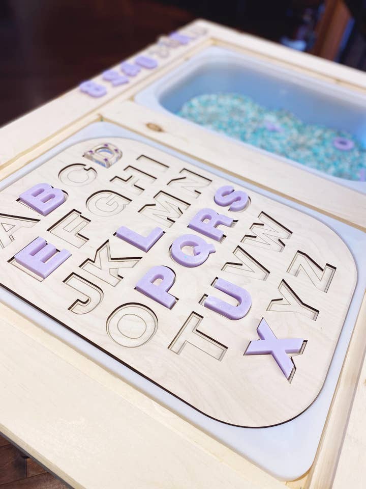 Insert pour bac sensoriel Alphabet pour la vente par Lovely Design and CO