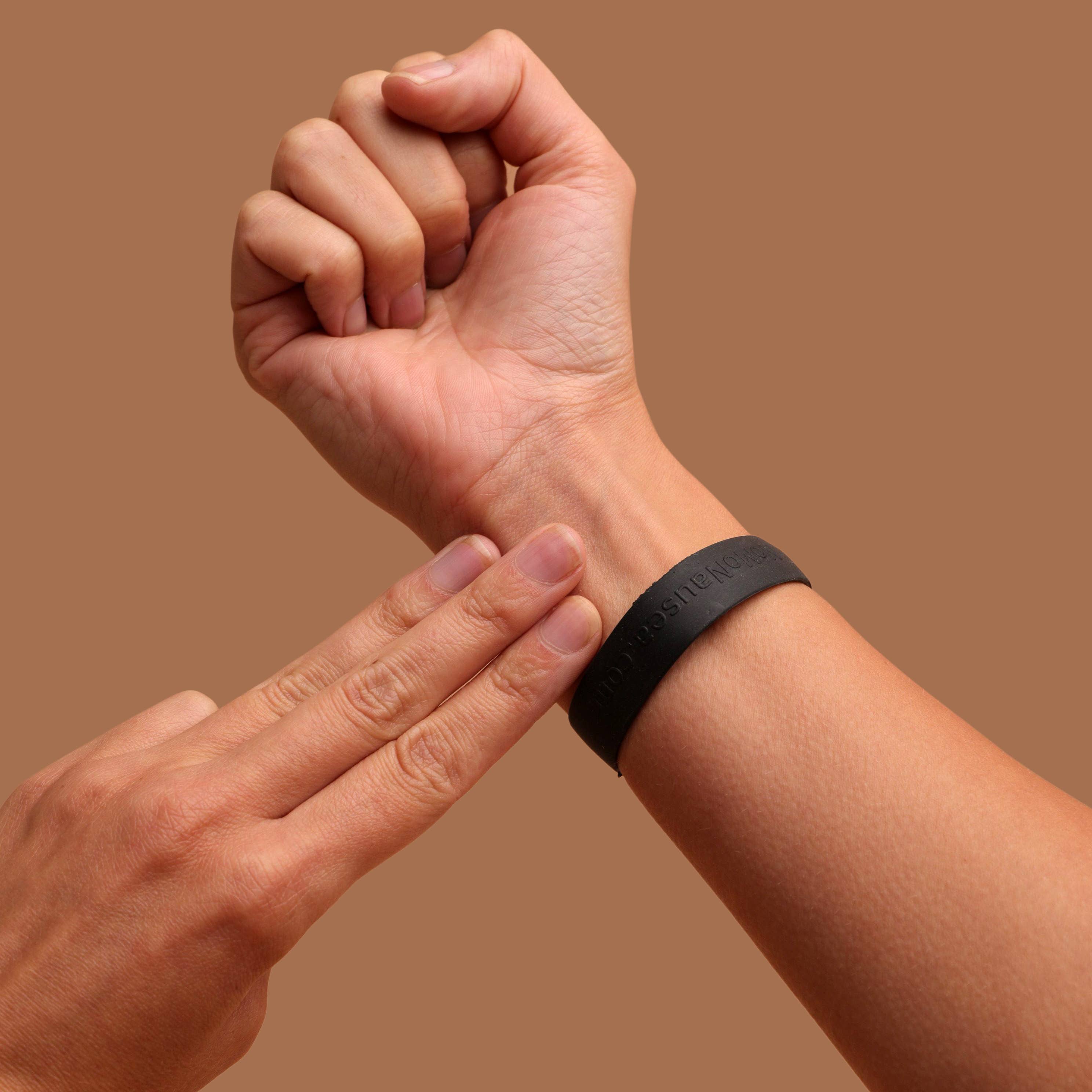 NoMo Nausea – wholesale Anti-nausea/acupressure bracelet – NoMo Nausea 50 Cnt Bundle, single Large Black bands1