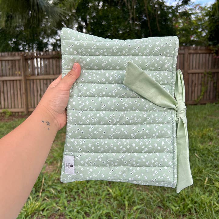 DaintyLuxeAU - Wholesale Book cover - Sage Daisy Book Sleeve0