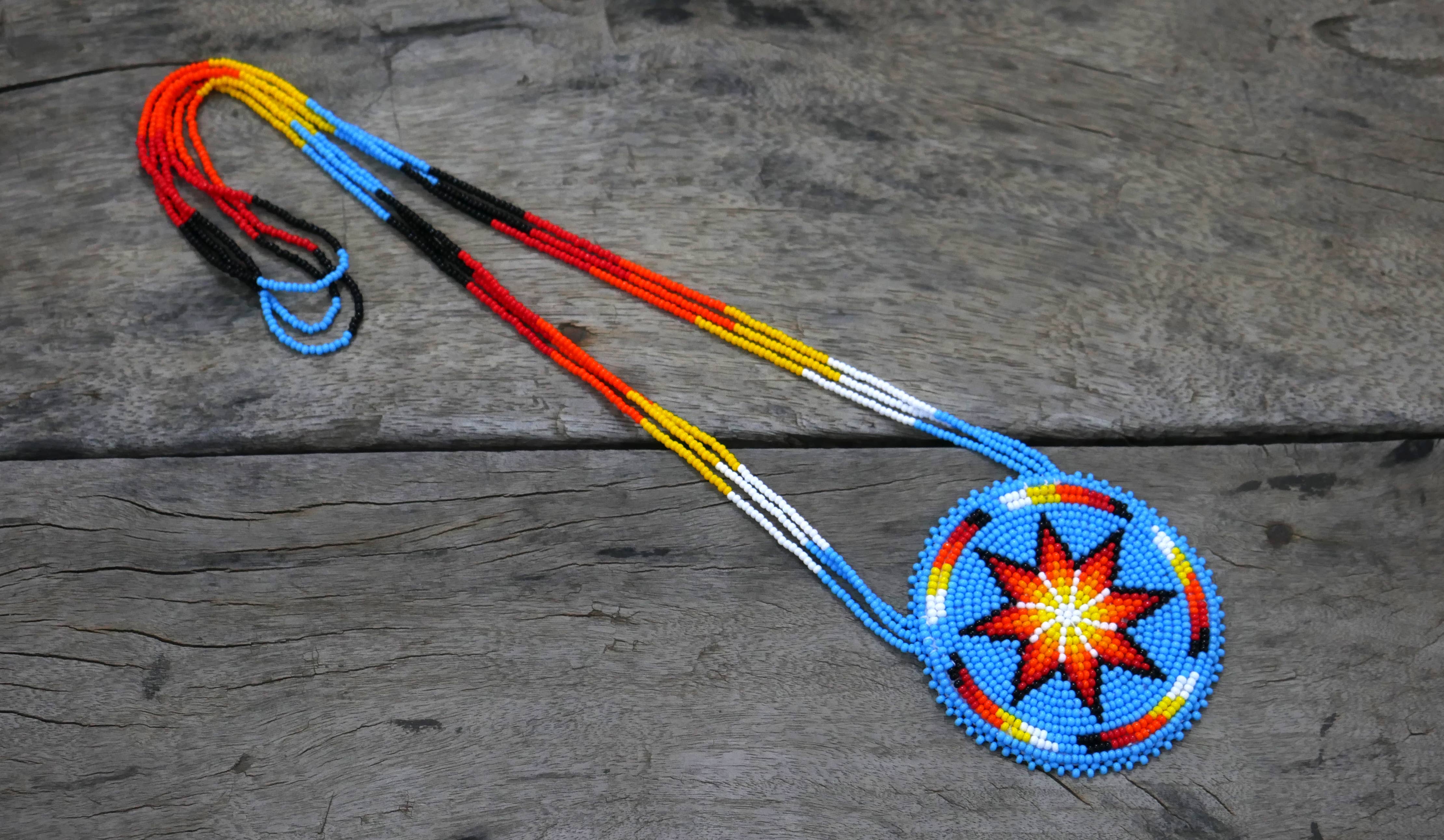 KANGURAH - Vente Parures de bijoux - Médaillons en forme d'étoile du matin perlée de style amérindien8