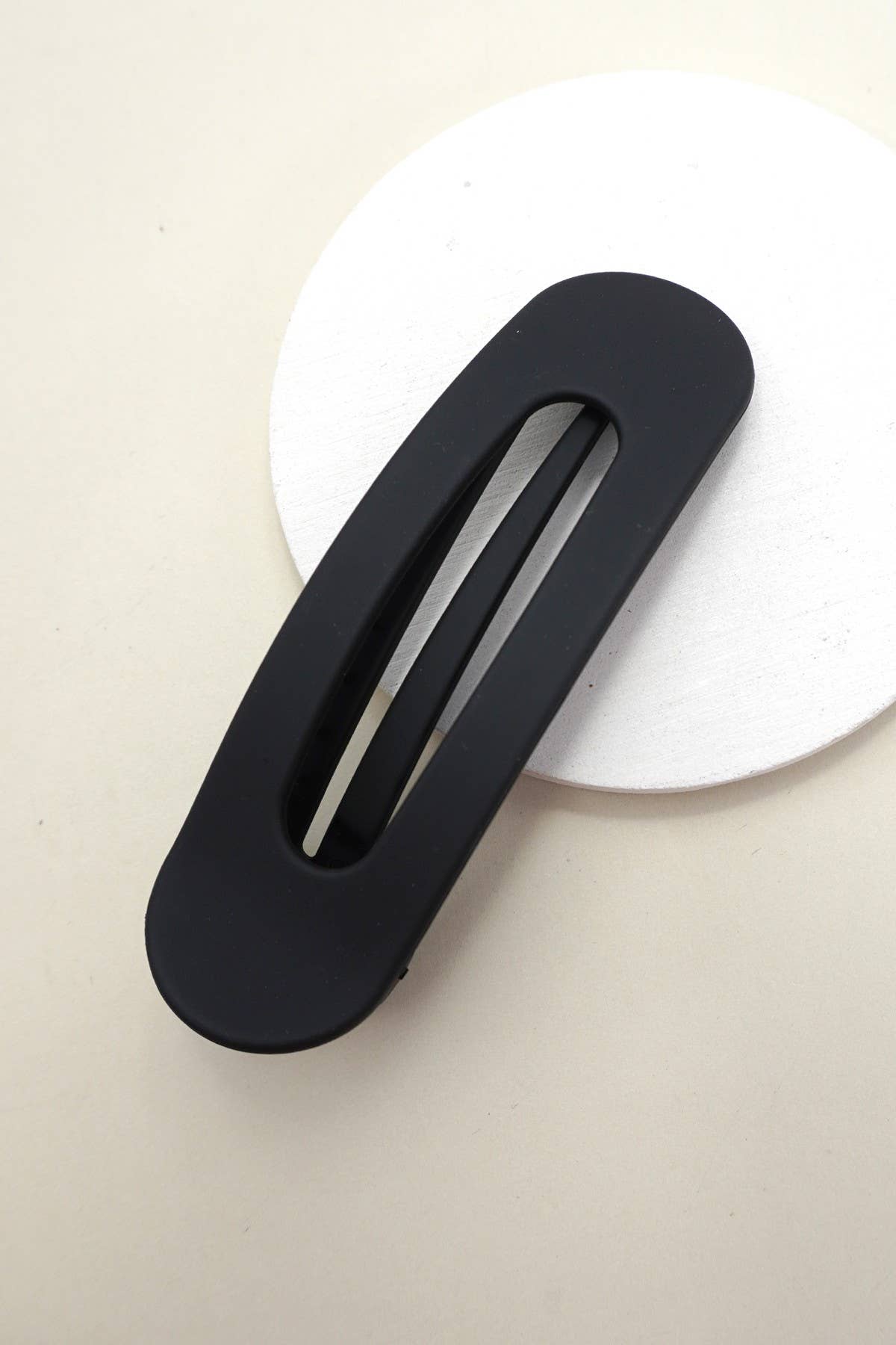 JOSSLYN by wall to wall - Wholesale Hair Clip - Women's - LARGE OVAL LAY DOWN FLAT HAIR CLAW CLIPS | 40H91610