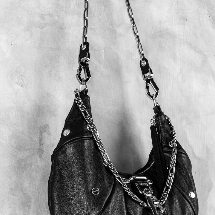 Omvandlingsbar axelremsväska i nitat läder för wholesale av JUNGLE TRIBE