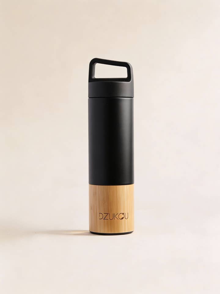 Botella de bambú de acero inoxidable con aislamiento al vacío - 530 ml para venta al por mayor de Dzukou B.V.