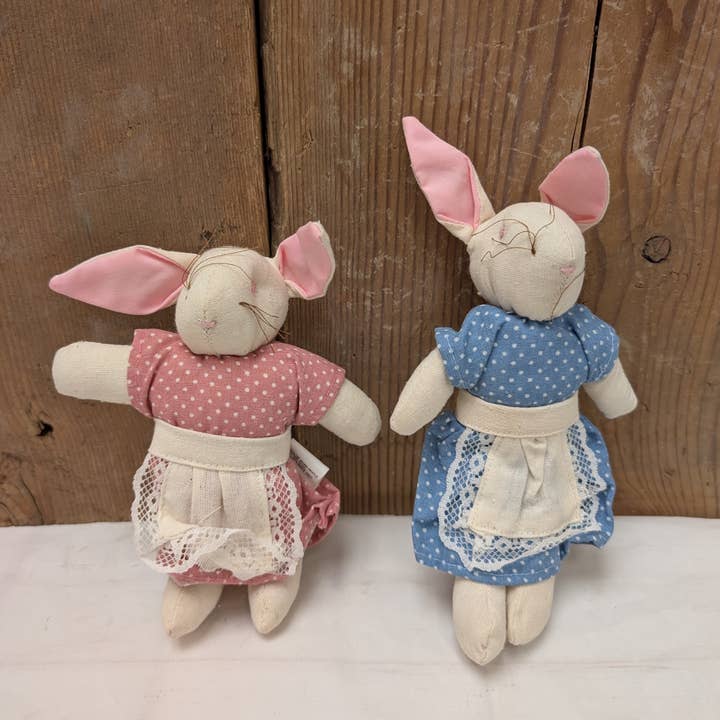 Häschen in Kleidern für den Großhandel von A.T. Imports