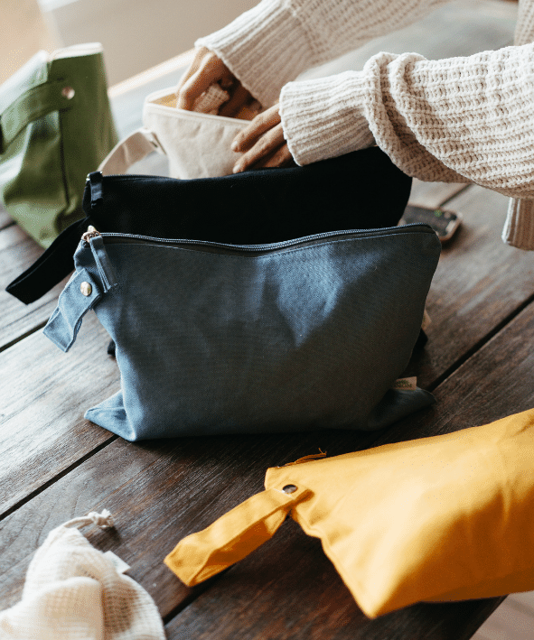 OMOM - Wholesale Pouch - Women's - Large pocket1