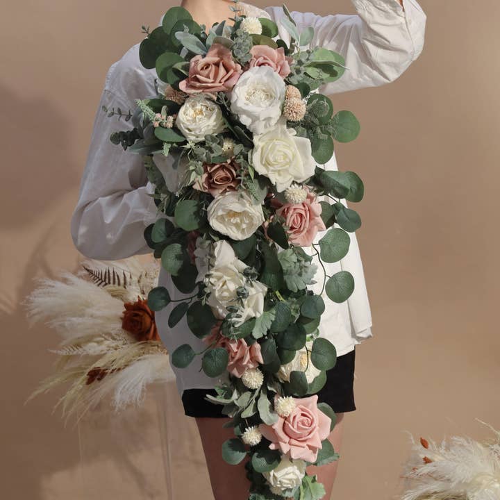 Hidden Botanics – Großhandel Künstliche Blumen – Künstlicher Blumen-Brautstrauß, Eukalyptus, Grün/Weiß