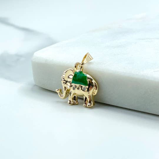 Breloques à pendentif en forme d'éléphant indien texturé en émail vert rempli d'or 18 carats pour la vente par Luxus Accessories