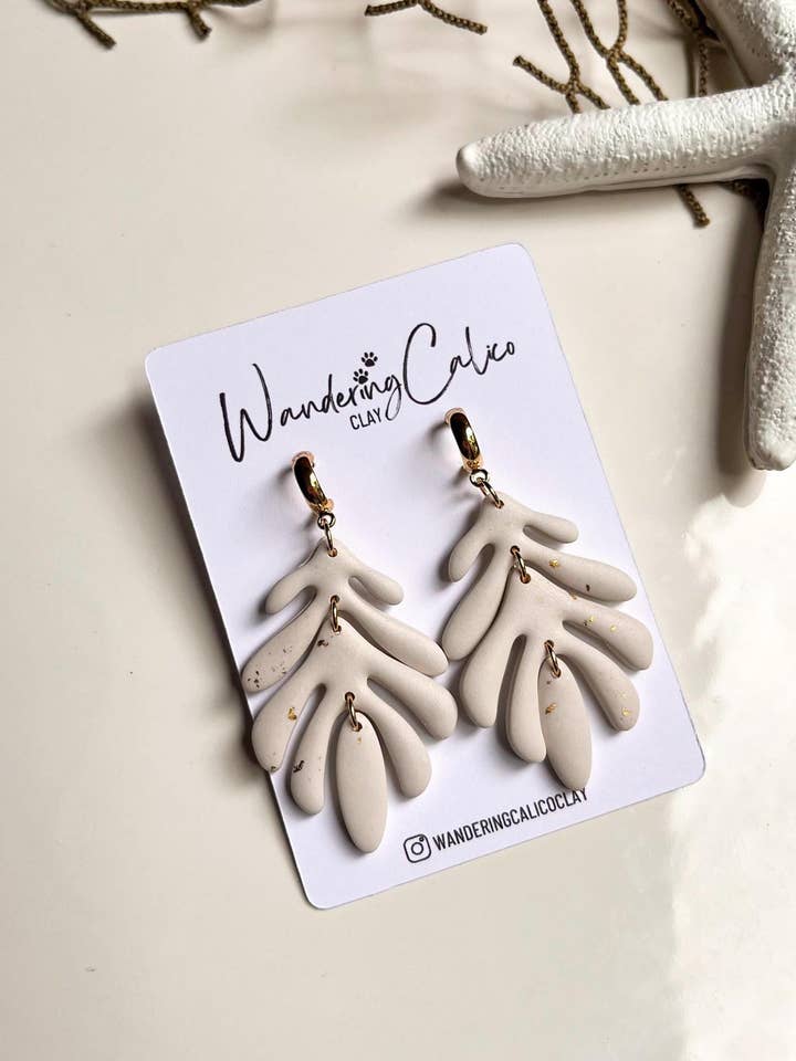 Korallenriff-Küstenohrringe, Meereslebewesen-Ozeanschmuck für den Großhandel von WanderingCalicoClay