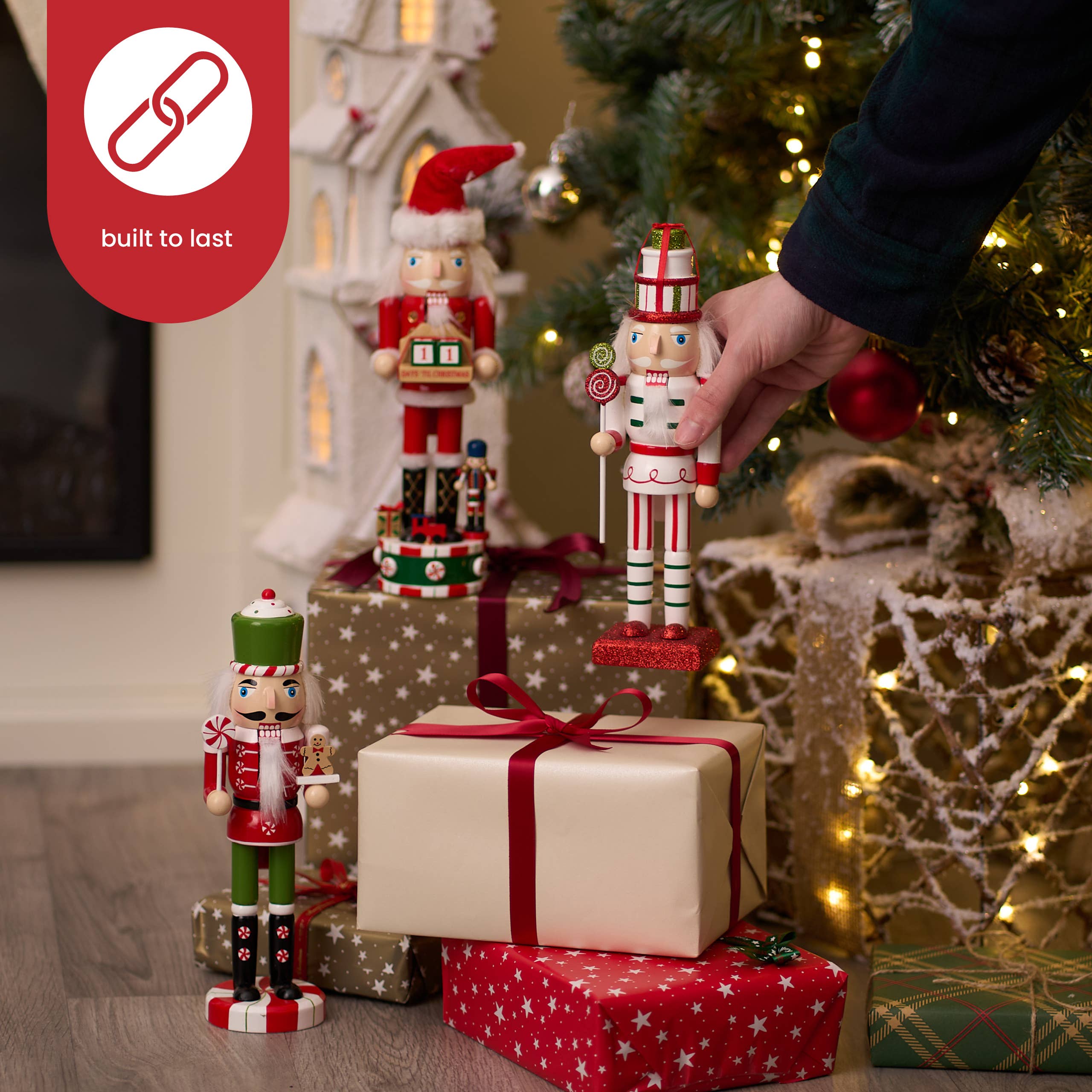 The Twiddlers - Venta al por mayor Decoración navideña - Conjunto de 3 soldados cascanueces de madera para cuenta regresiva navideña, 25 cm (10 pulg.)6