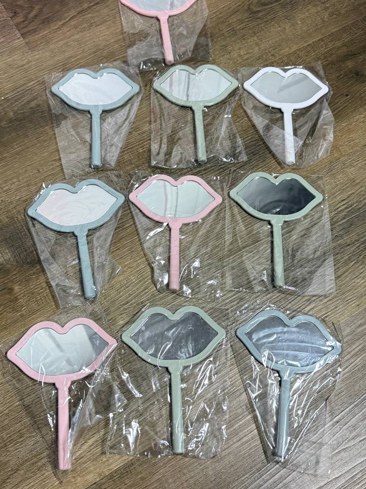 Handspiegel in Lippenform (Set mit 10 Stück) für den Großhandel von BoujeeVibesLLC