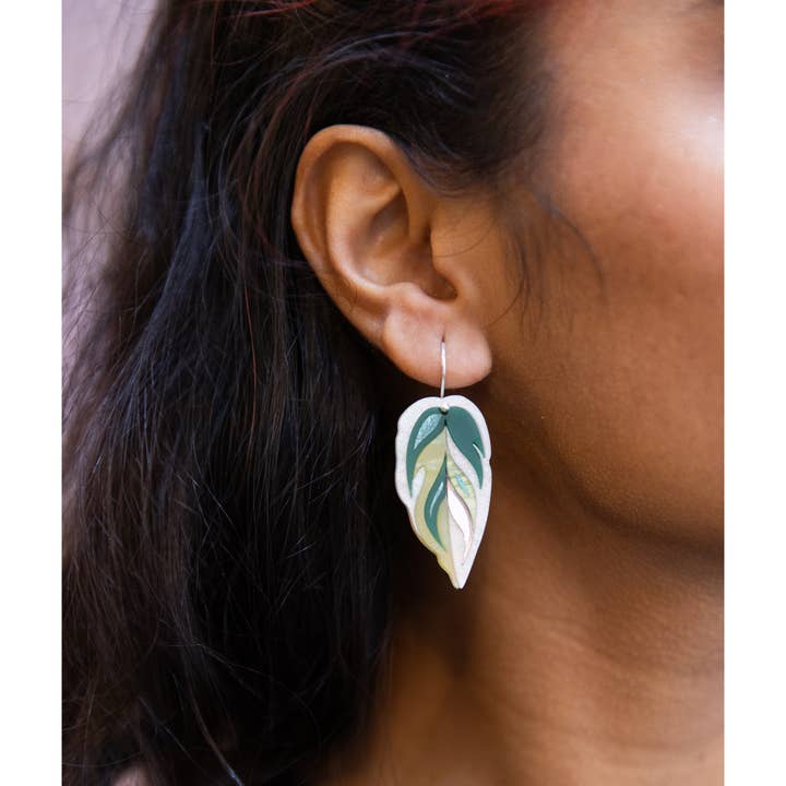 Rosa Pietsch – wholesale Dangle earrings – Calathea Leaf Hook Earrings : Pink & Green4