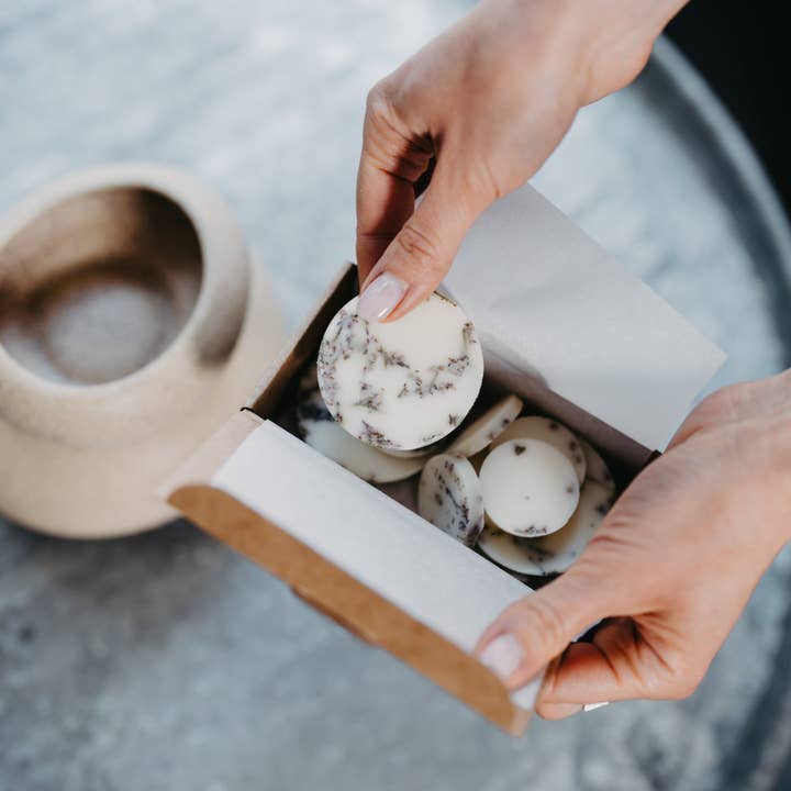 the MUNIO - Wholesale Wax Melt - HEATHER SCENTED WAX ROUNDS1