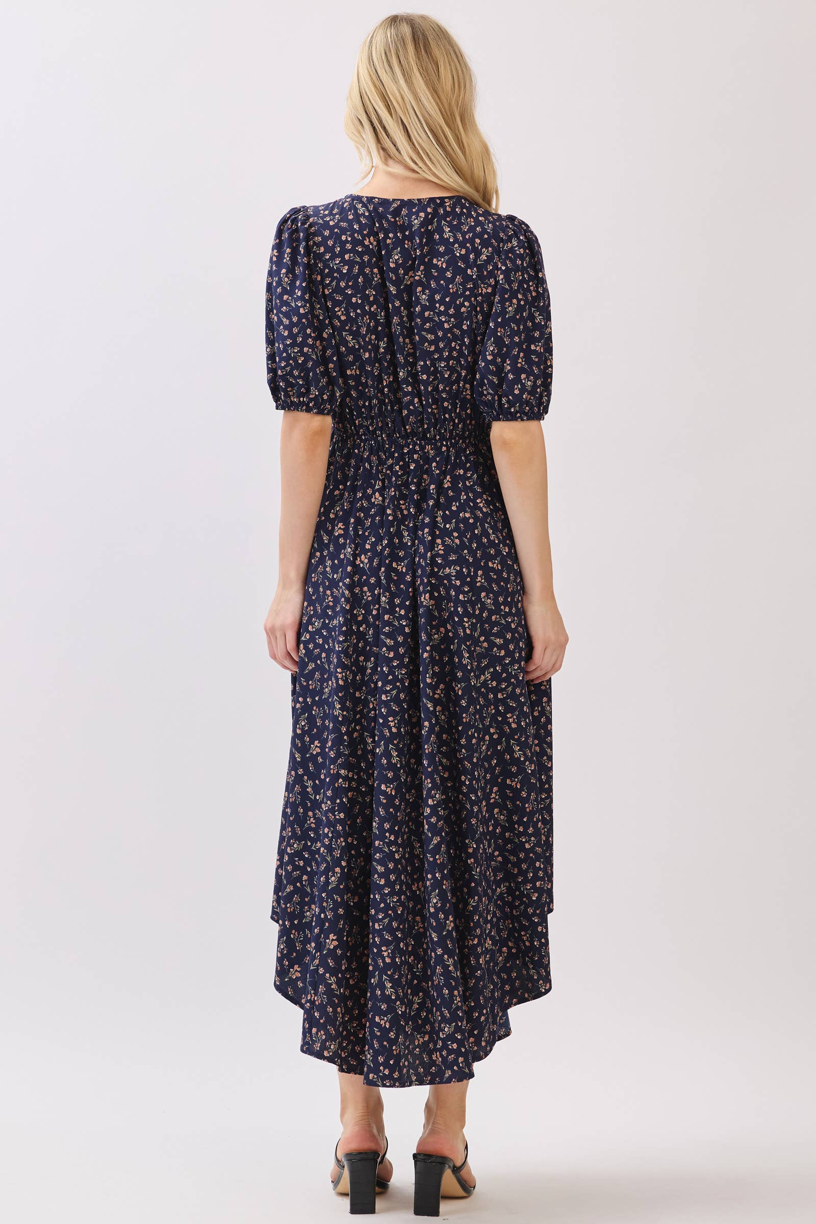 Calista - Vente Robe – femme - ROBE MIDI À MANCHES COURTES AVEC BOUTONS RECOUVERTS - VD6069A4