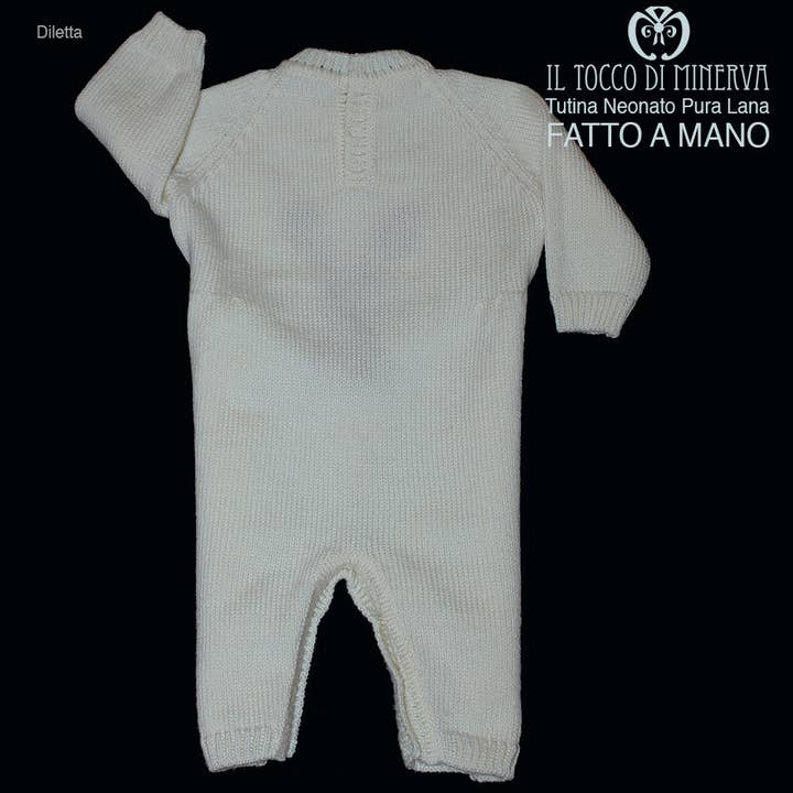 Handgjord babyoverall i gräddvitt och rött ren ull Diletta för wholesale av Il Tocco di Minerva