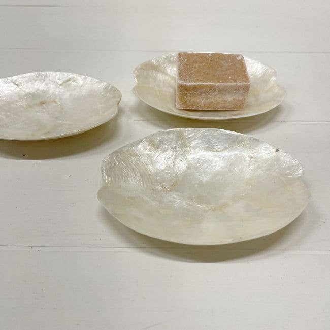 ByBazz - Venta al por mayor Bandejas/platos/boles decorativos - Schaaltje Schelp Capiz XS White1