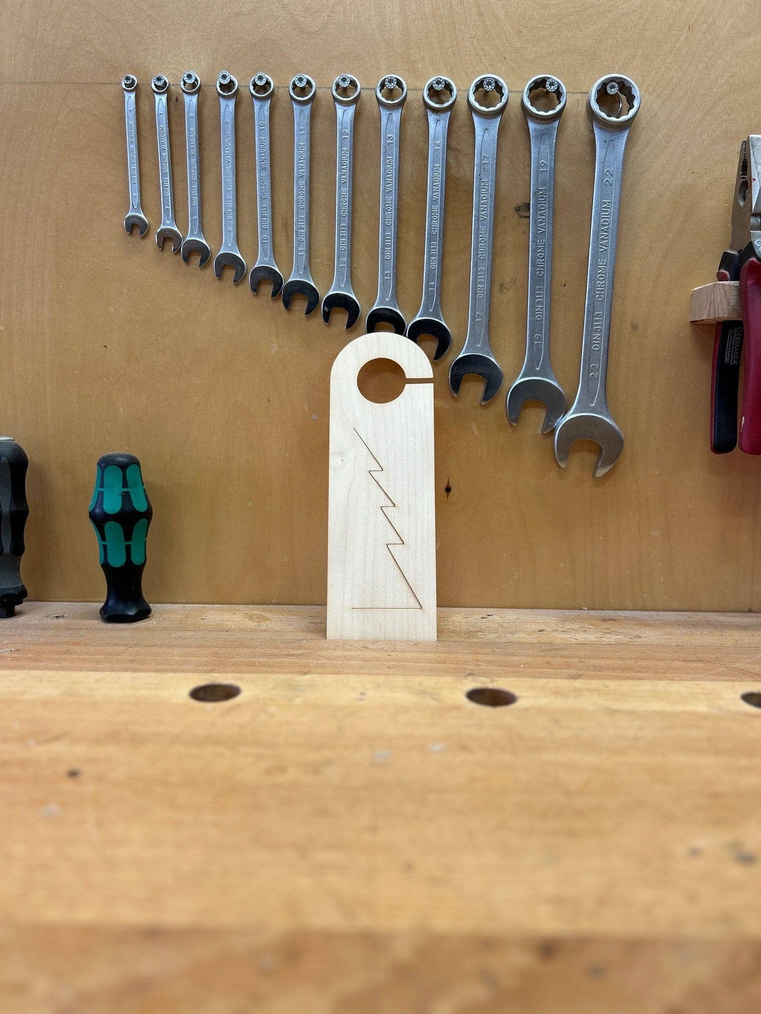 e+m Holzprodukte - Wholesale Wall Hook - Hang-on0