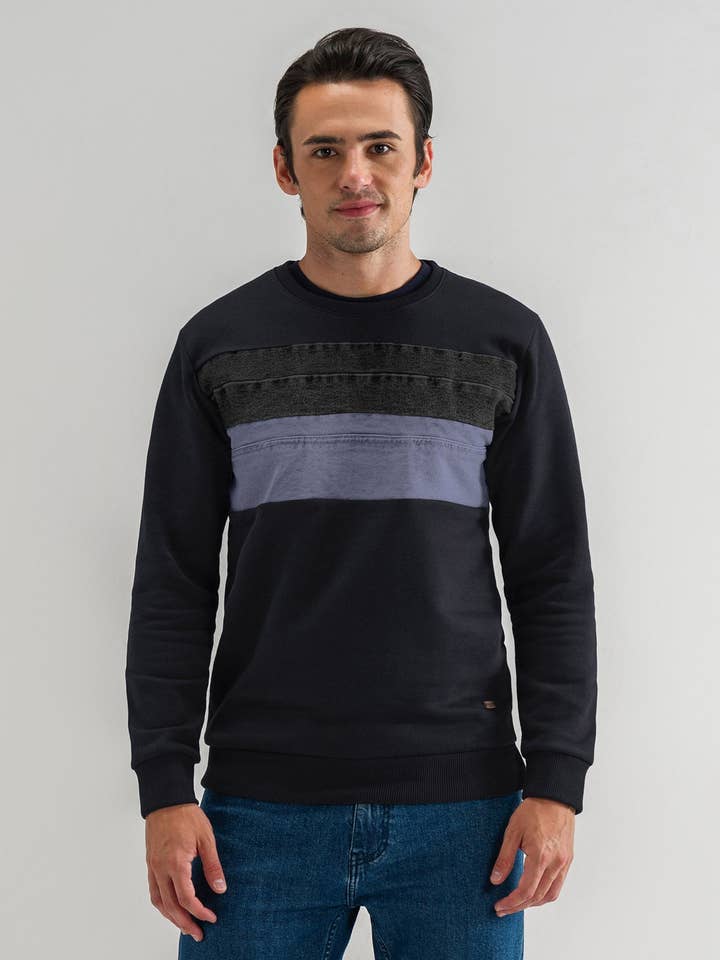 Moderne sort fleece-sweatshirt med paneler for engroshandel hos Brian Oak Limited
