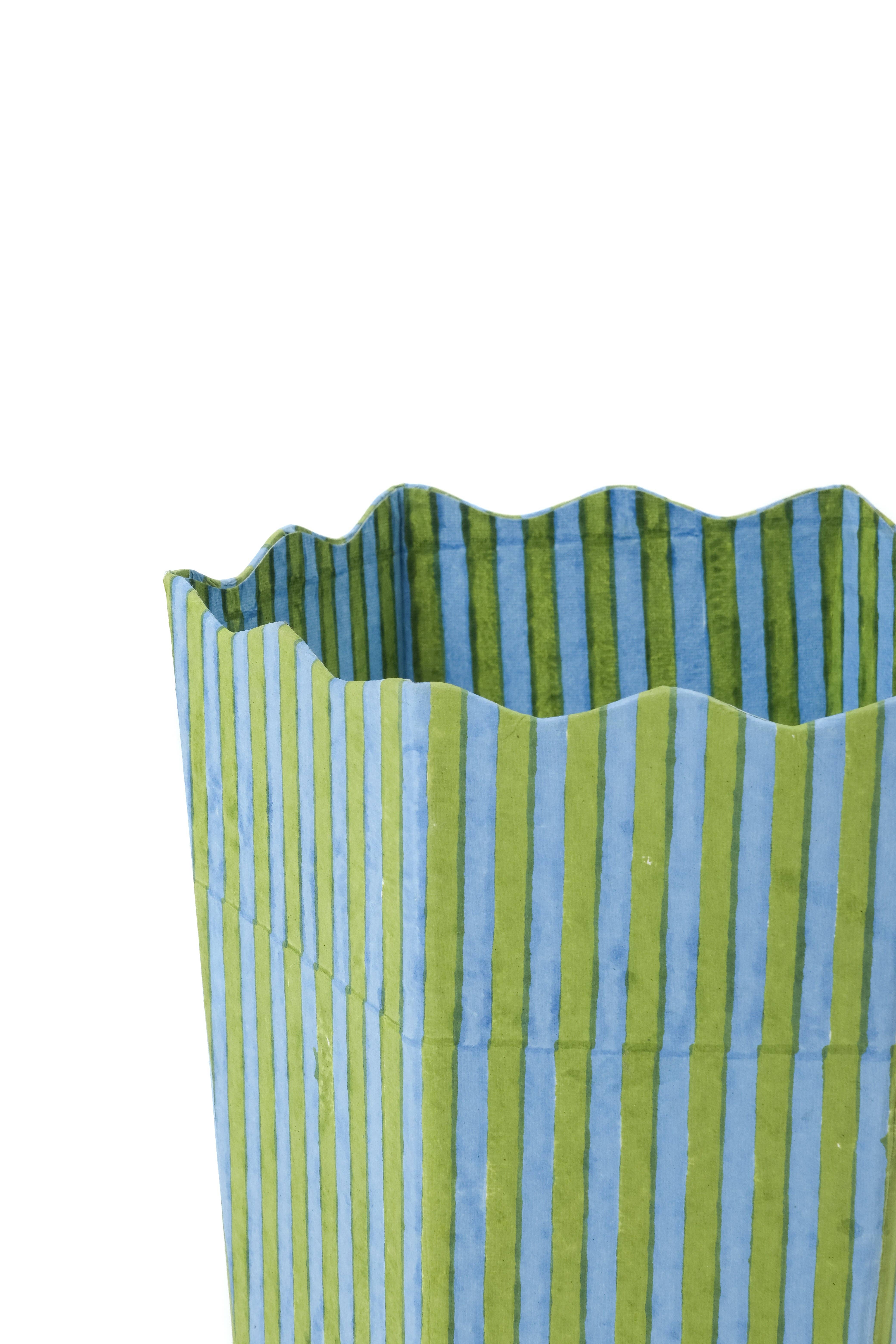 Inner Child - Vente Bacs de rangement - Poubelle / Bac de Rangement à Rayures Vertes et Bleues Blockprint Scallop1