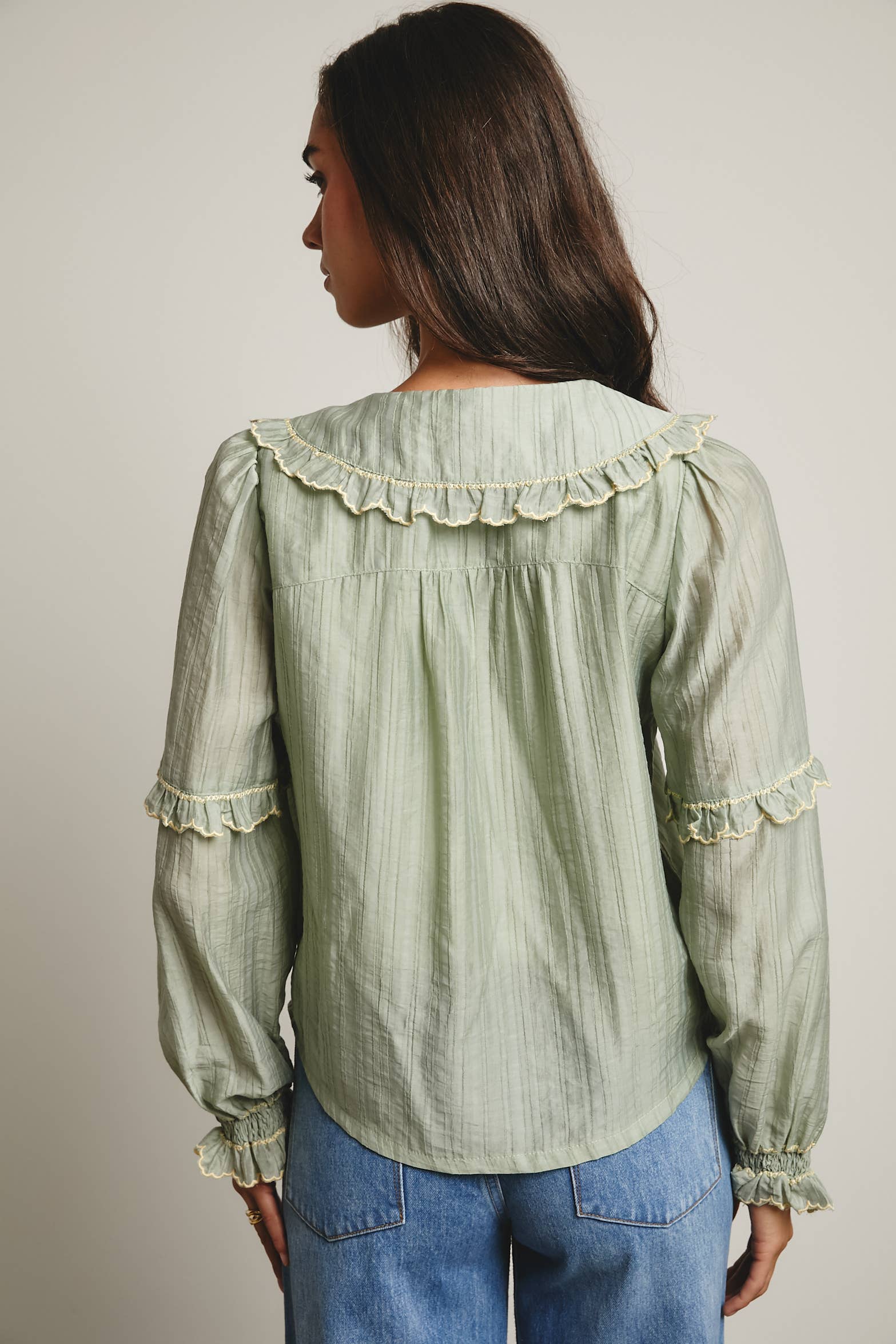 Forte – wholesale Blus - Dam – Broderad blus i bomull med volangkrage FT000322