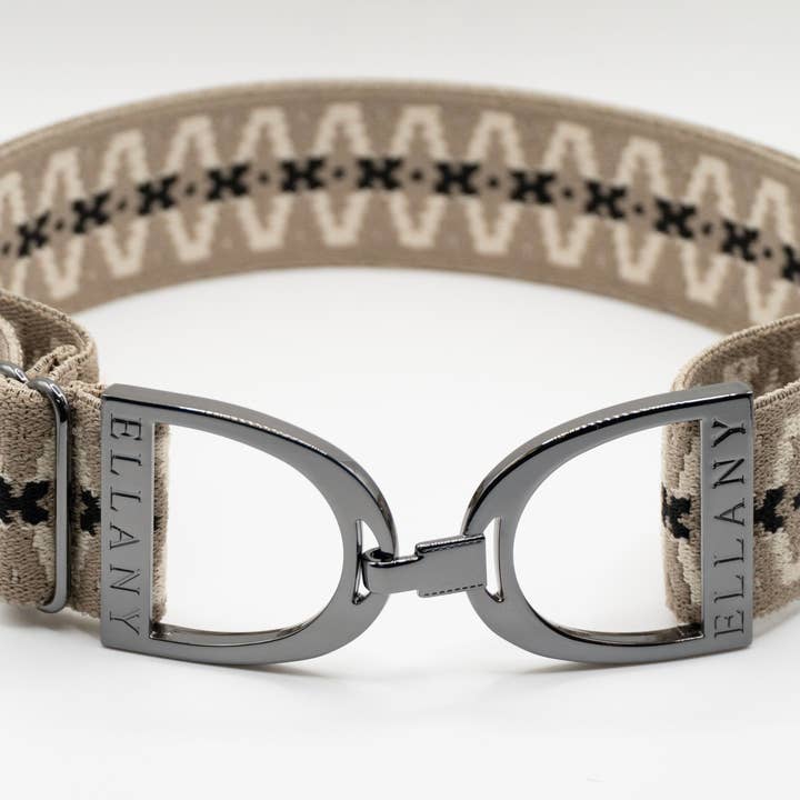 Harlow - Ceinture élastique avec étrier en métal gris de 1,5" pour la vente par Huston x Ellany