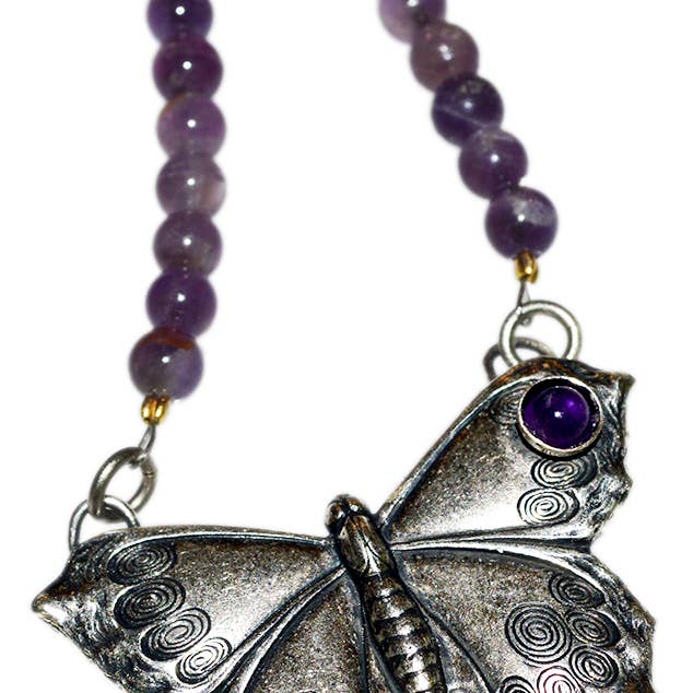 Collier Perlé Papillon Argent Antique 2025 - Améthyste pour la vente par Elaine Coyne Galleries