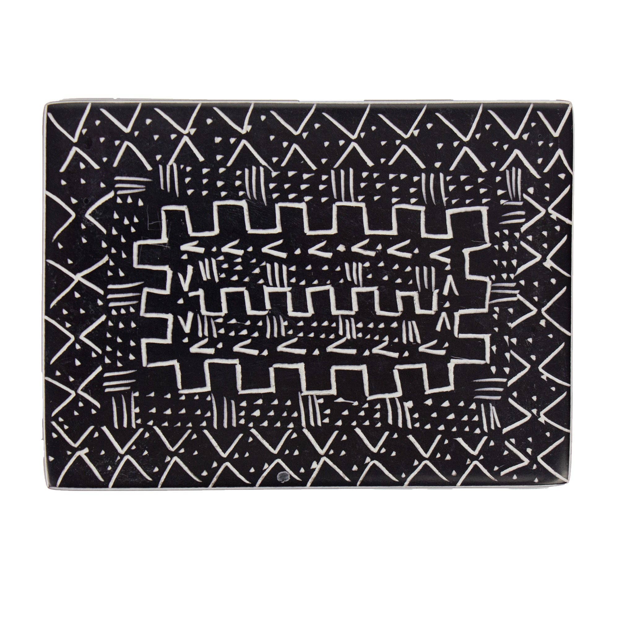 Global Crafts - Wholesale Decoratief doosje - Uit speksteen gesneden doos, zwarte tribale ets3