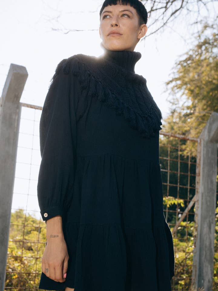 O vestido Dylan Mini 3 camadas com aquecedor de malha - azul tinta por atacado de State of Georgia