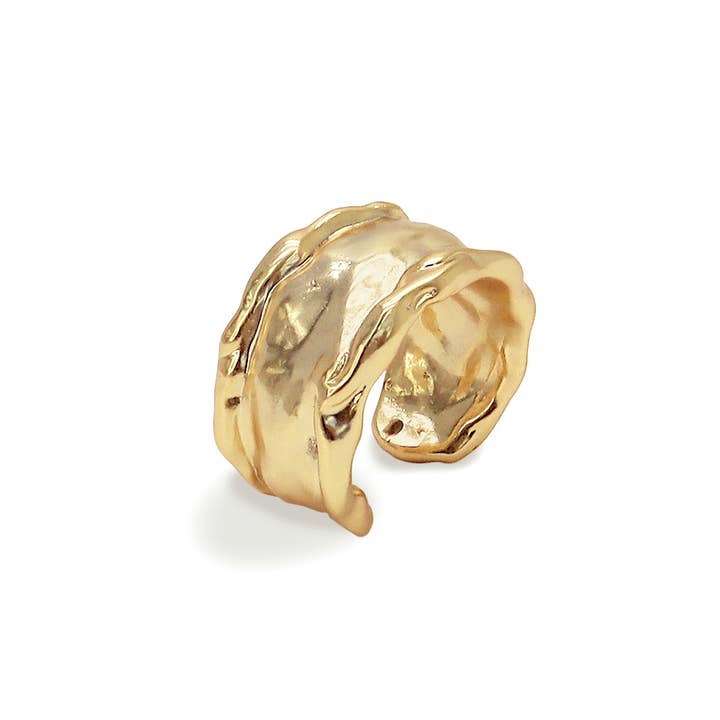 Bague sculpturale en aluminium froissé - Accessoire accrocheur pour la vente par KARINE SULTAN