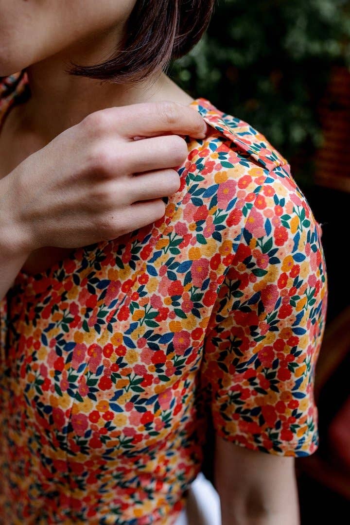 Body Flowers short sleeves for wholesale on Faire5