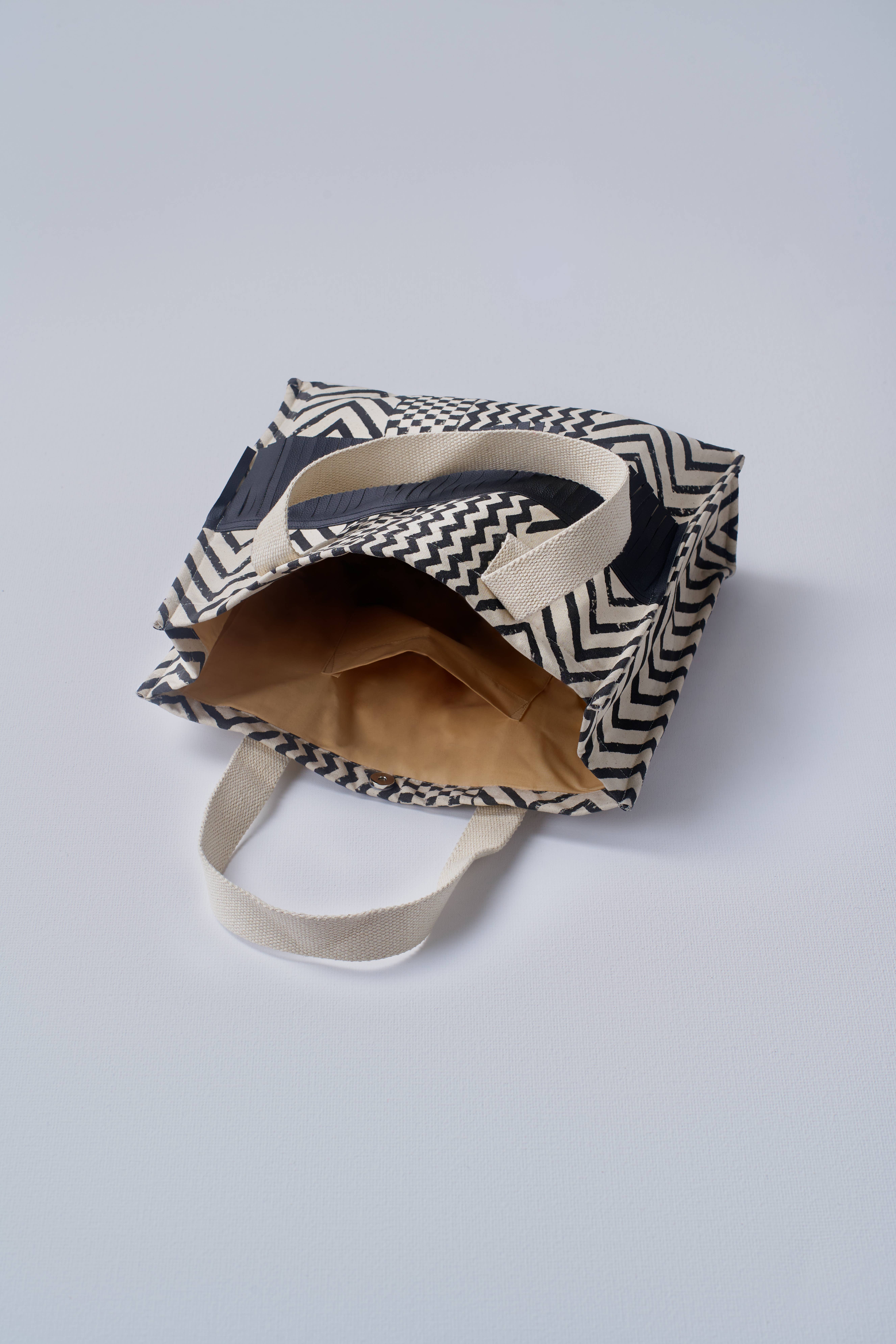 Atolia Designs – wholesale Tote bag – Women's – Monochrome Fringe Tote Bag1