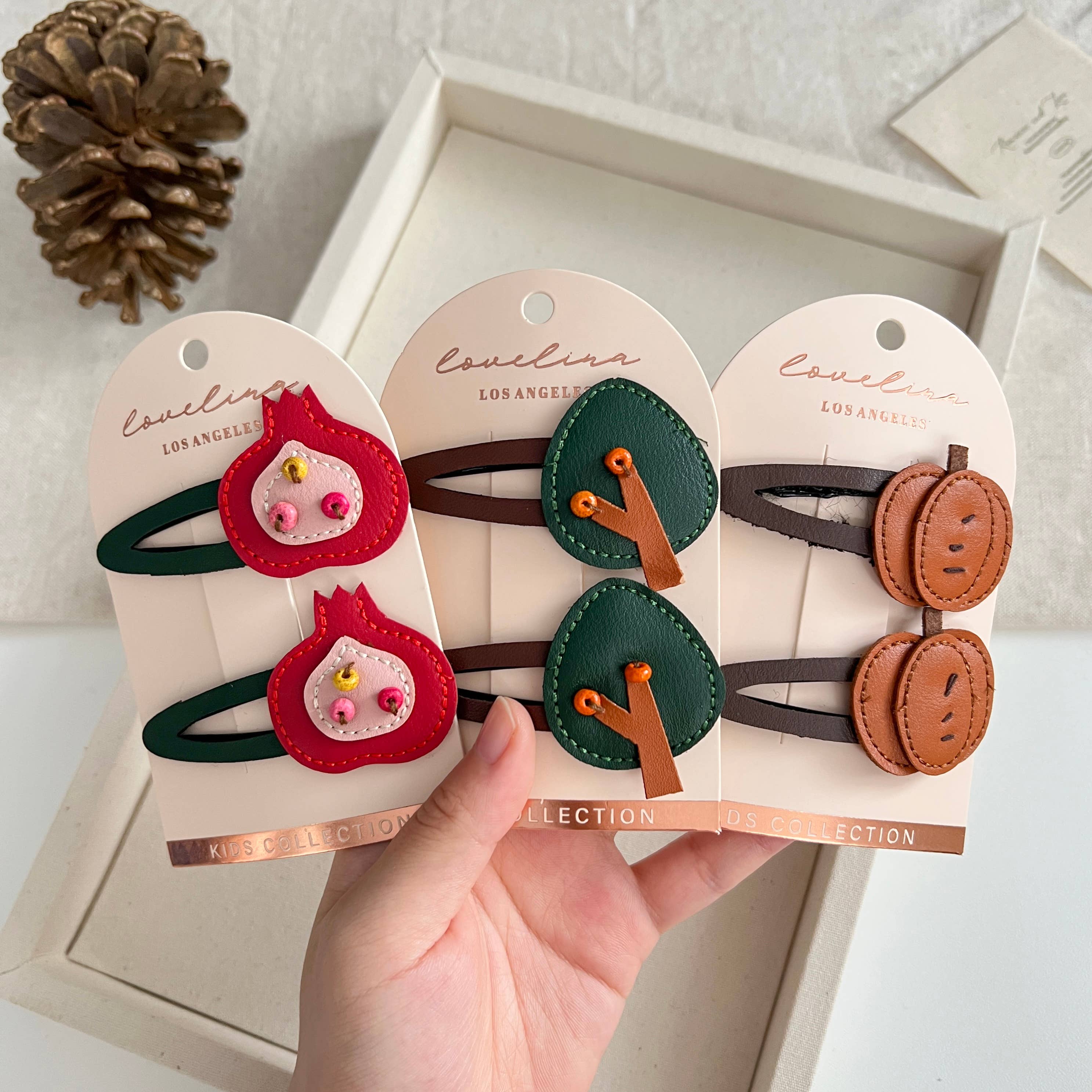 Surtido 2PC Clips para el Cabello de Niños de Imitación de Cuero de Otoño con Calabaza (KUMPKIN) de venta al por mayor en Faire3