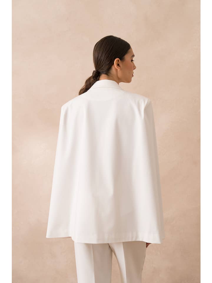 Attentif Paris – Blusão - Mulher por atacado – Casaco capa oversized com corte estruturado29