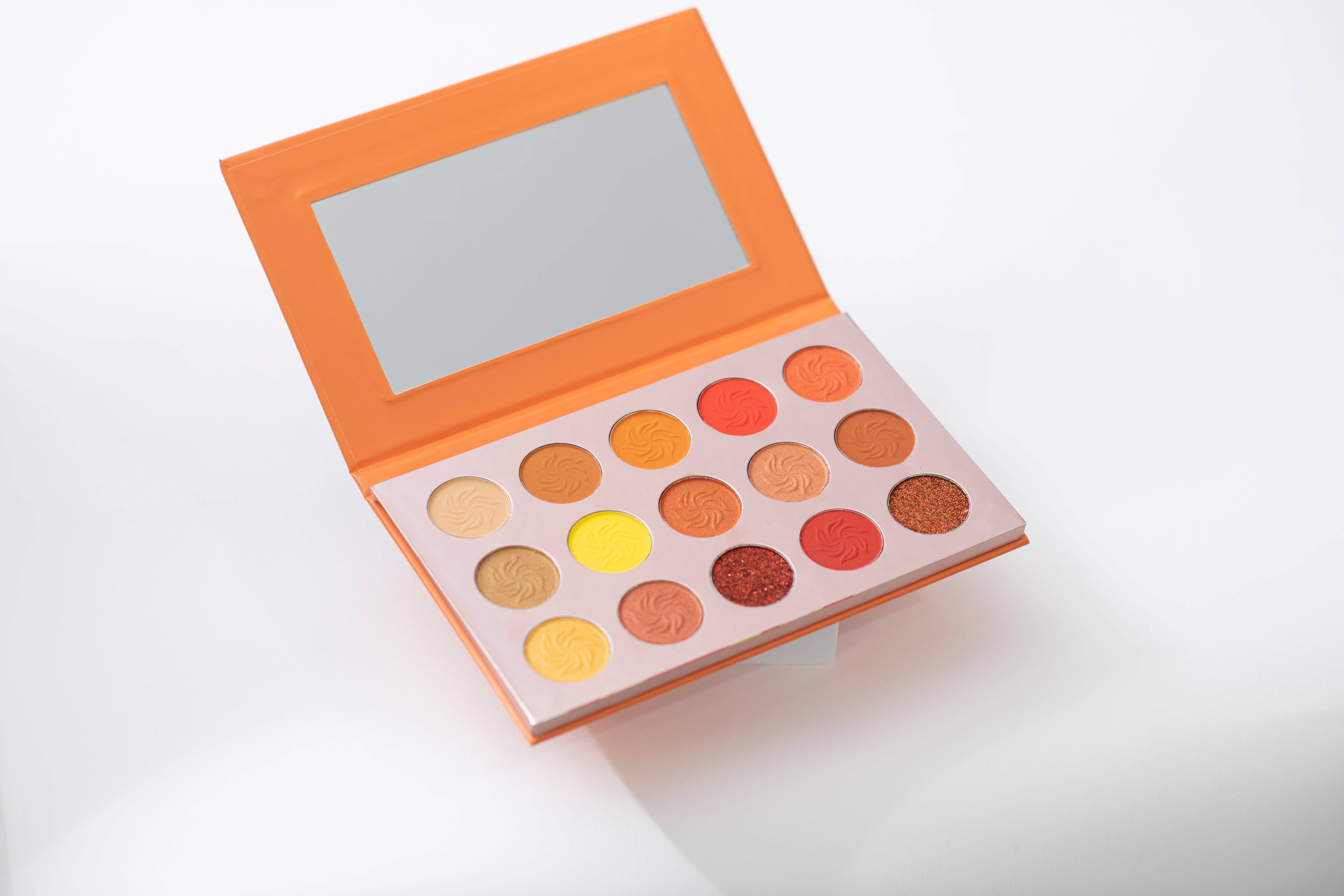 Queen Nandi Beauty - Vendita all'ingrosso Palette di ombretti - Palette di ombretti nude Queen Nandi Beauty con 15 colori4
