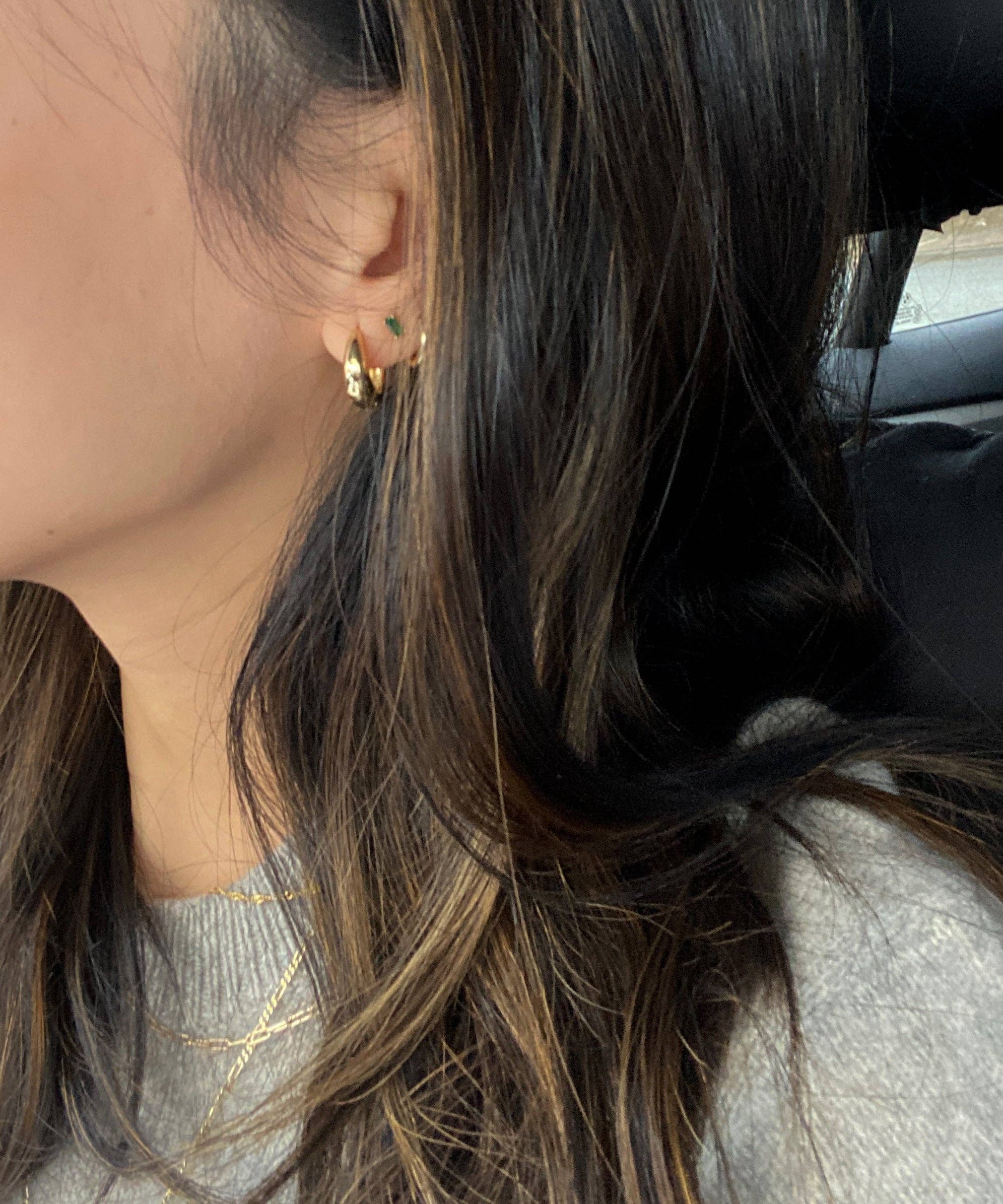 AALLYN - Wholesale Huggie Earrings - Isla Huggie Hoops1