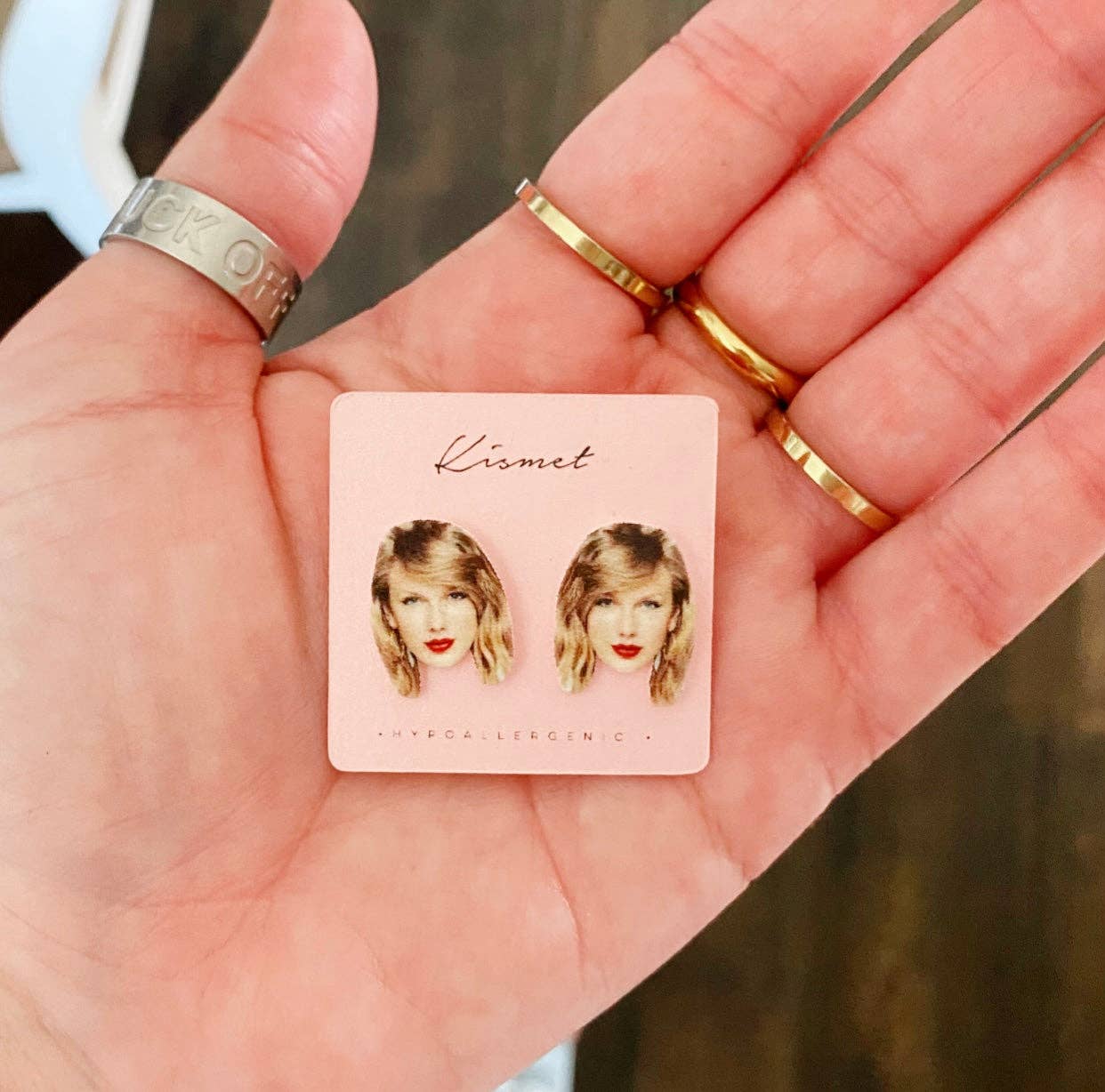 Kismet Showroom – wholesale Solitärörhängen – T Swift Studs4