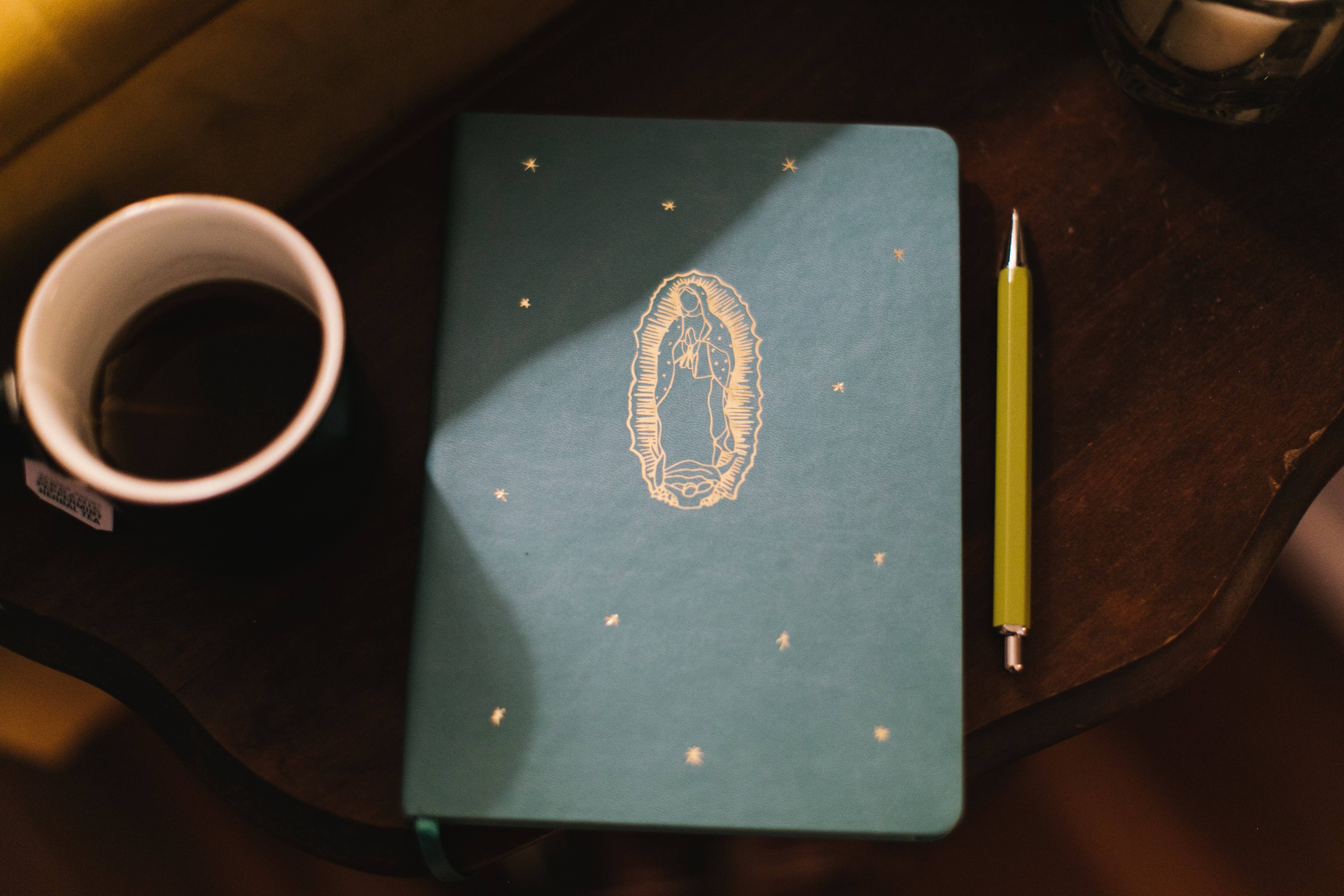 Elisa M Torres - Artist & Designer – Caderno por atacado – Caderno Nossa Senhora de Guadalupe com Detalhes em Ouro6