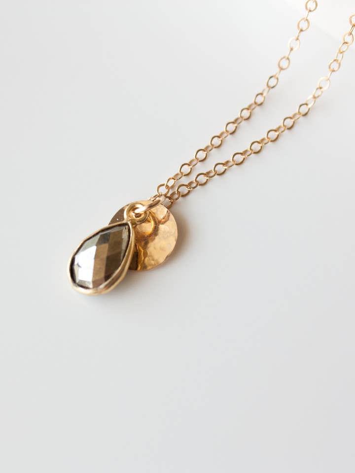 Addy Shield Anhänger Halskette für den Großhandel von Pure Indigo Design