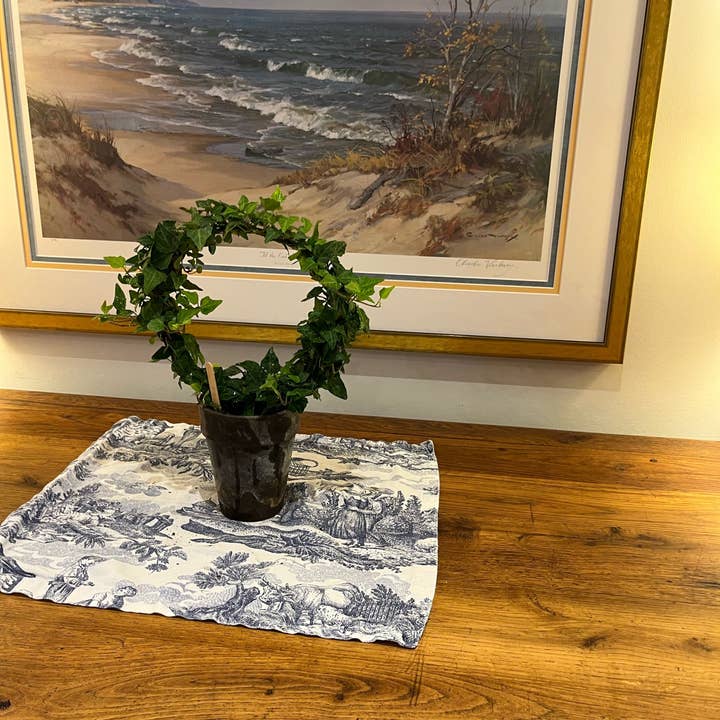 Sunrise Topiaries - Wholesale Live Plant - English Ivy Ring in 5 inch pot2