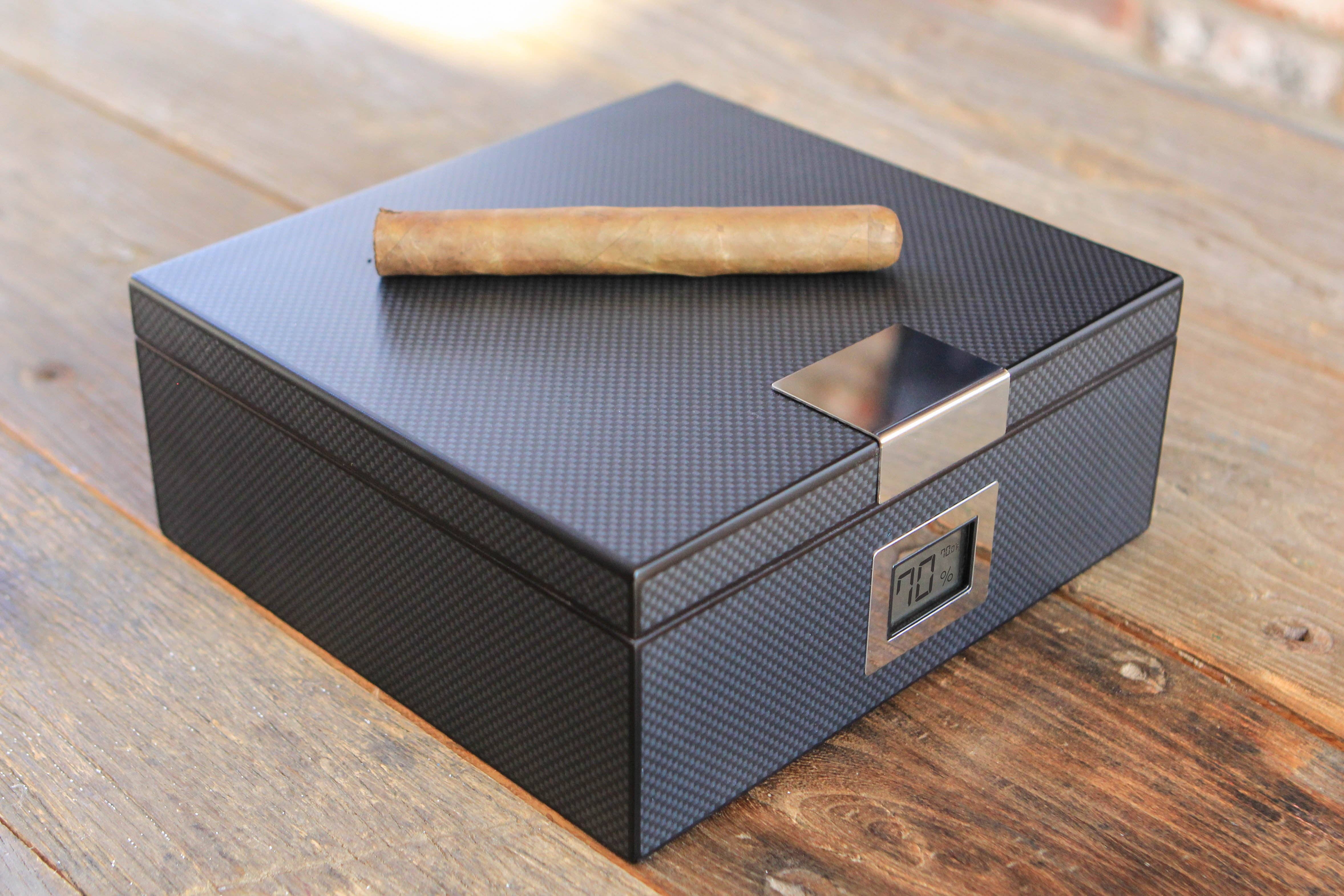 Case Elegance – Großhandel Humidor/Zigarrenzubehör – Kingston Kohlefaser-Humidor7