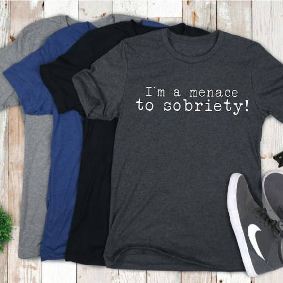 Skjorte - Jeg er en trussel mod ædruelighed for engroshandel hos Knotty Nest