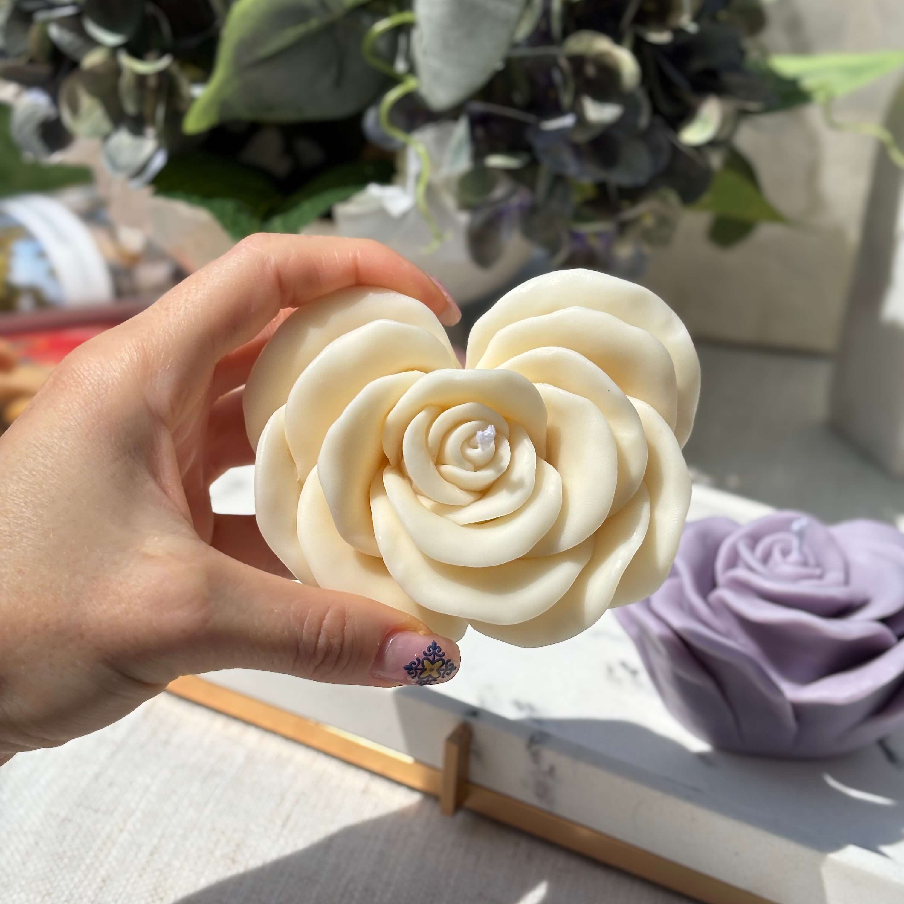 OH MY BOX - Vente Bougies piliers - Coffret Cadeau Bougie Rose | Bougie Fleur Décorative en Cire de Soja4