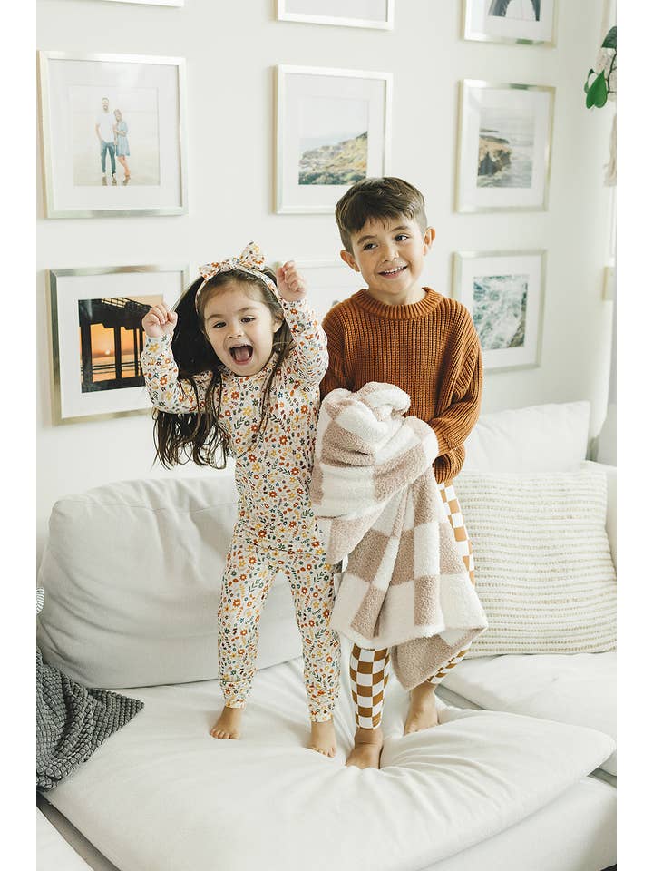 Lucky Panda Kids - Wholesale Bedding Blanket - Kids & Baby - Checkered Plush Baby Blanket | Latte8