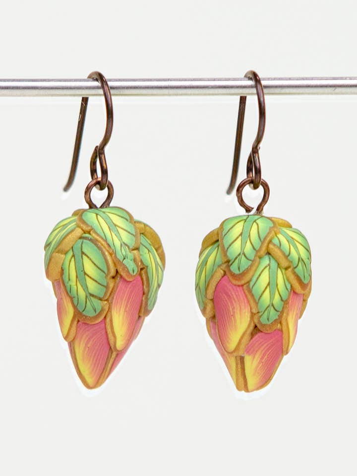 Boucles d'oreilles Pod - Dahlia Daze pour la vente par Petal Pushers by Janet Pitcher