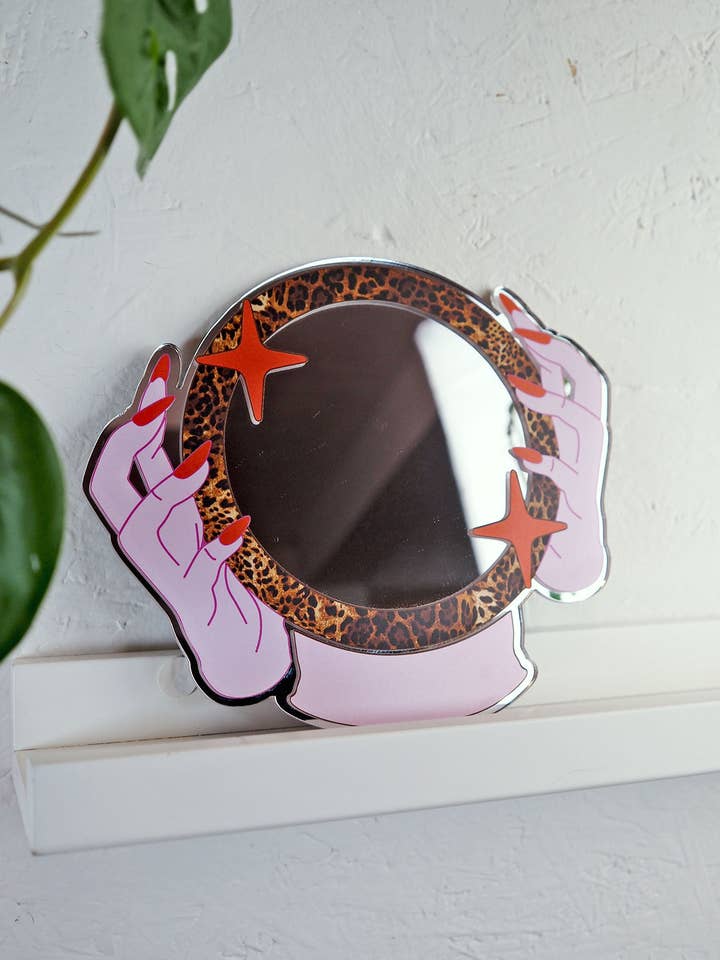 Boule de Cristal Magique Miroir - Imprimé Léopard pour la vente par Printed Weird