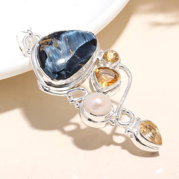 La Tempête de Pietersite : Pendentif Asymétrique en Pietersite & Perle pour la vente par AG 925 JEWELLERY