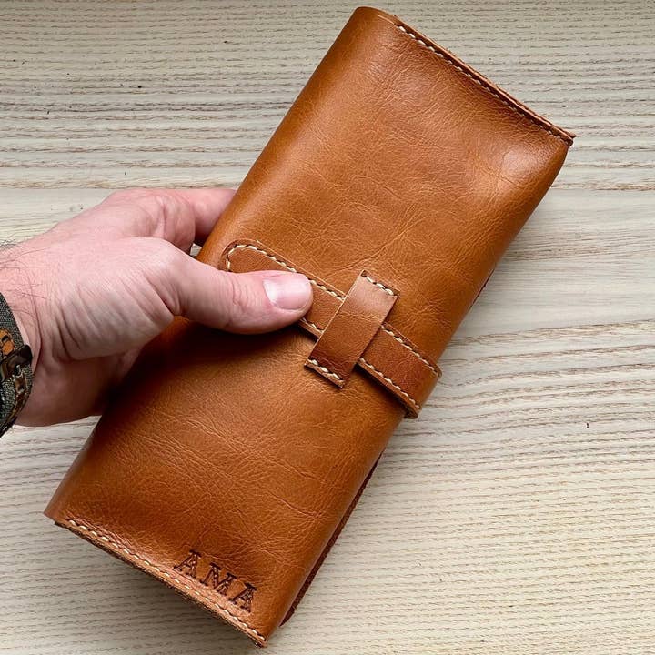 A. M. Aiken - Wholesale Humidor/Cigar Accessory - 4 Cigars Drum-Dyed Leather Cigar Case1