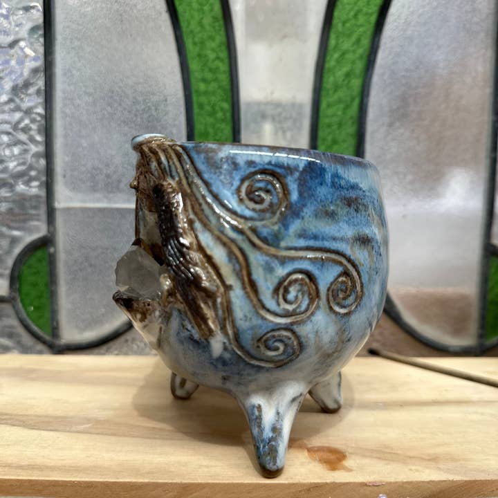 Carys Martin Ceramics - Wholesale Decorative Tabletop Object - Cauldron Crystal Cup – Raven Goddess with Quartz Point1